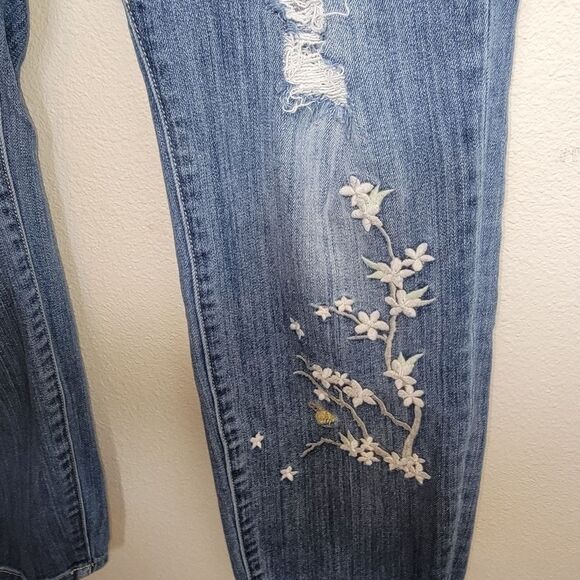 Torrid Premium Boyfriend Jeans Medium Wash w/ Floral Embroidery size 16R - Picture 6 of 9
